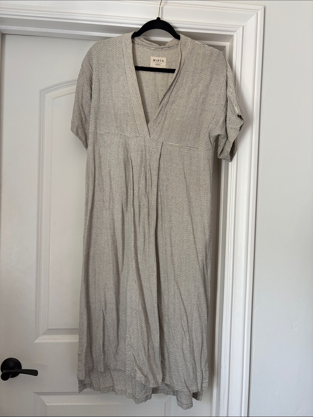Mirth Caftan Relaxed V-Neck Midi Dress in Beige/Black